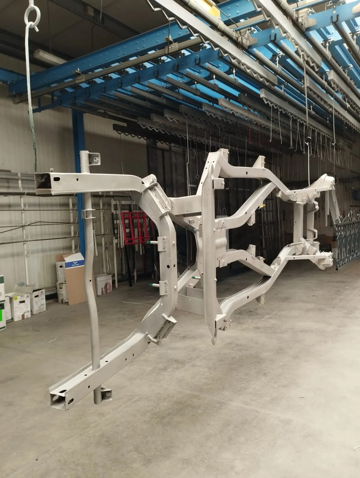 Exemple de pièce métallique (chassis voiture) traitée par Boyer Epoxy à Crépy-en-Valois dans l’Oise. Réalisation incluant sablage, grenaillage et peinture poudre époxy pour un thermolaquage durable et esthétique. Finition parfaite pour portails, radiateurs ou autres éléments métalliques dans les Hauts-de-France.