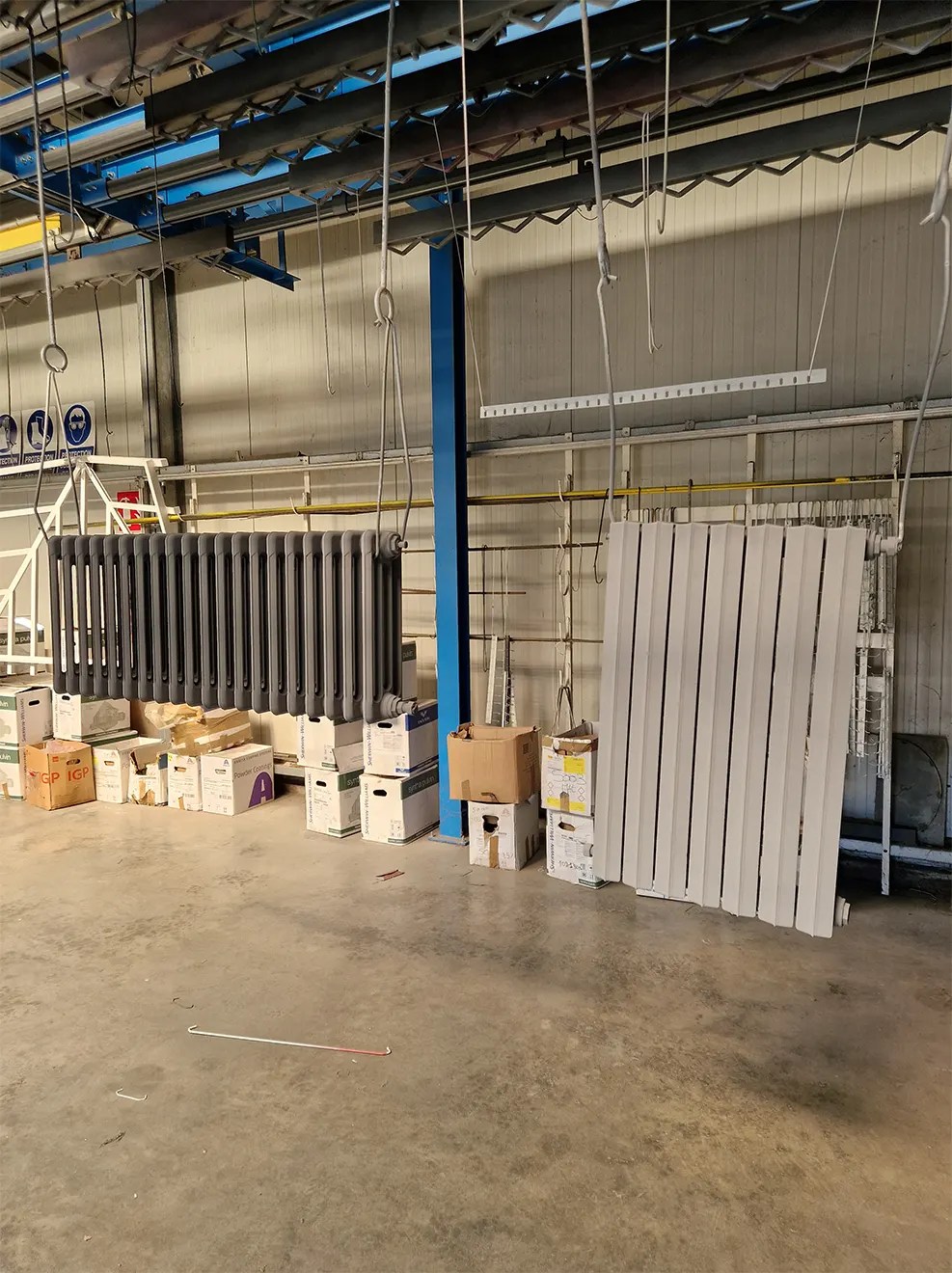 Exemple de pièce métallique (radiateur fonte et acier) traitée par Boyer Epoxy à Crépy-en-Valois dans l’Oise. Réalisation incluant sablage, grenaillage et peinture poudre époxy pour un thermolaquage durable et esthétique. Finition parfaite pour portails, radiateurs ou autres éléments métalliques dans les Hauts-de-France.